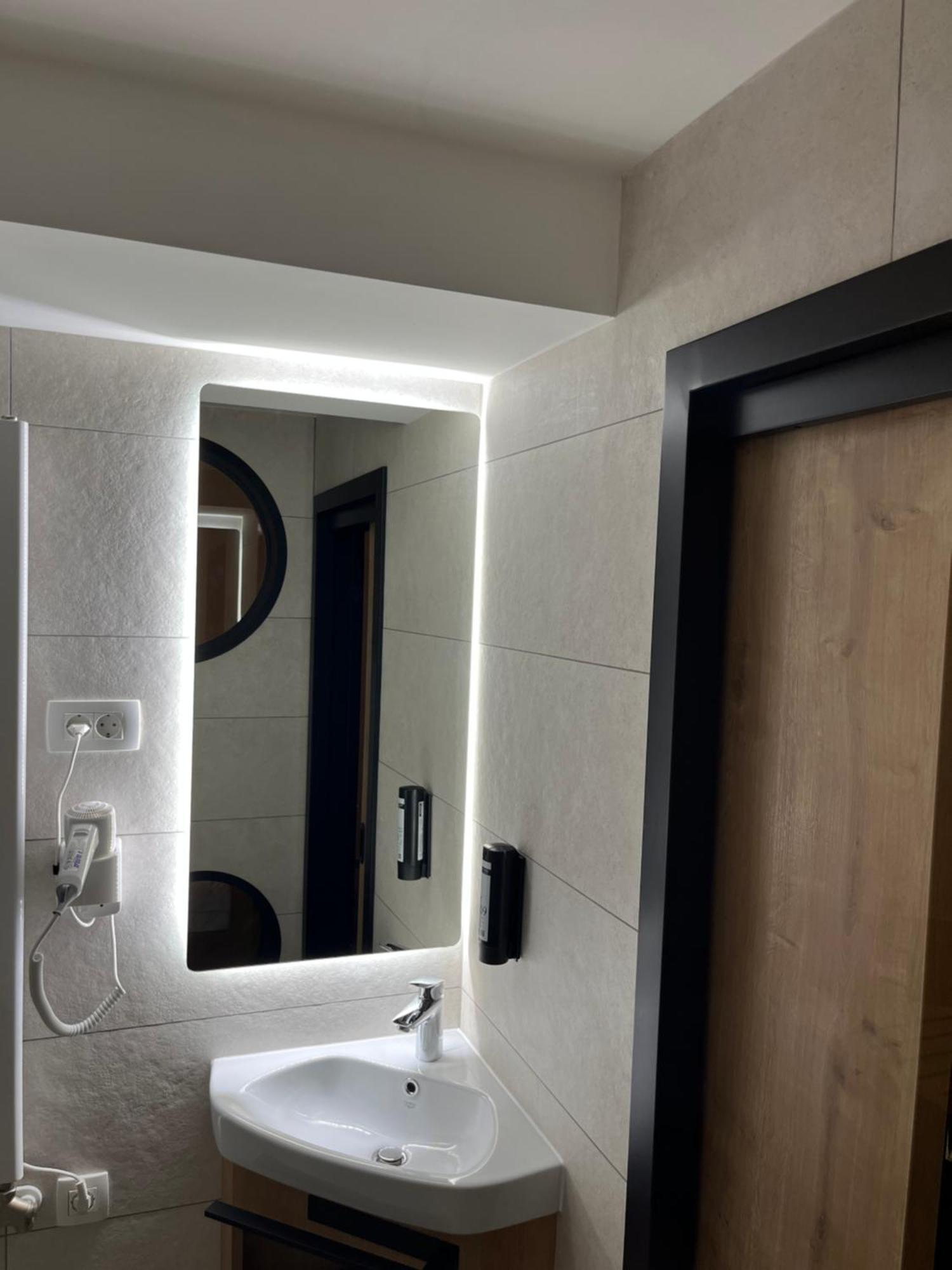 Hotel Mantova Vrhnika Eksteriør billede