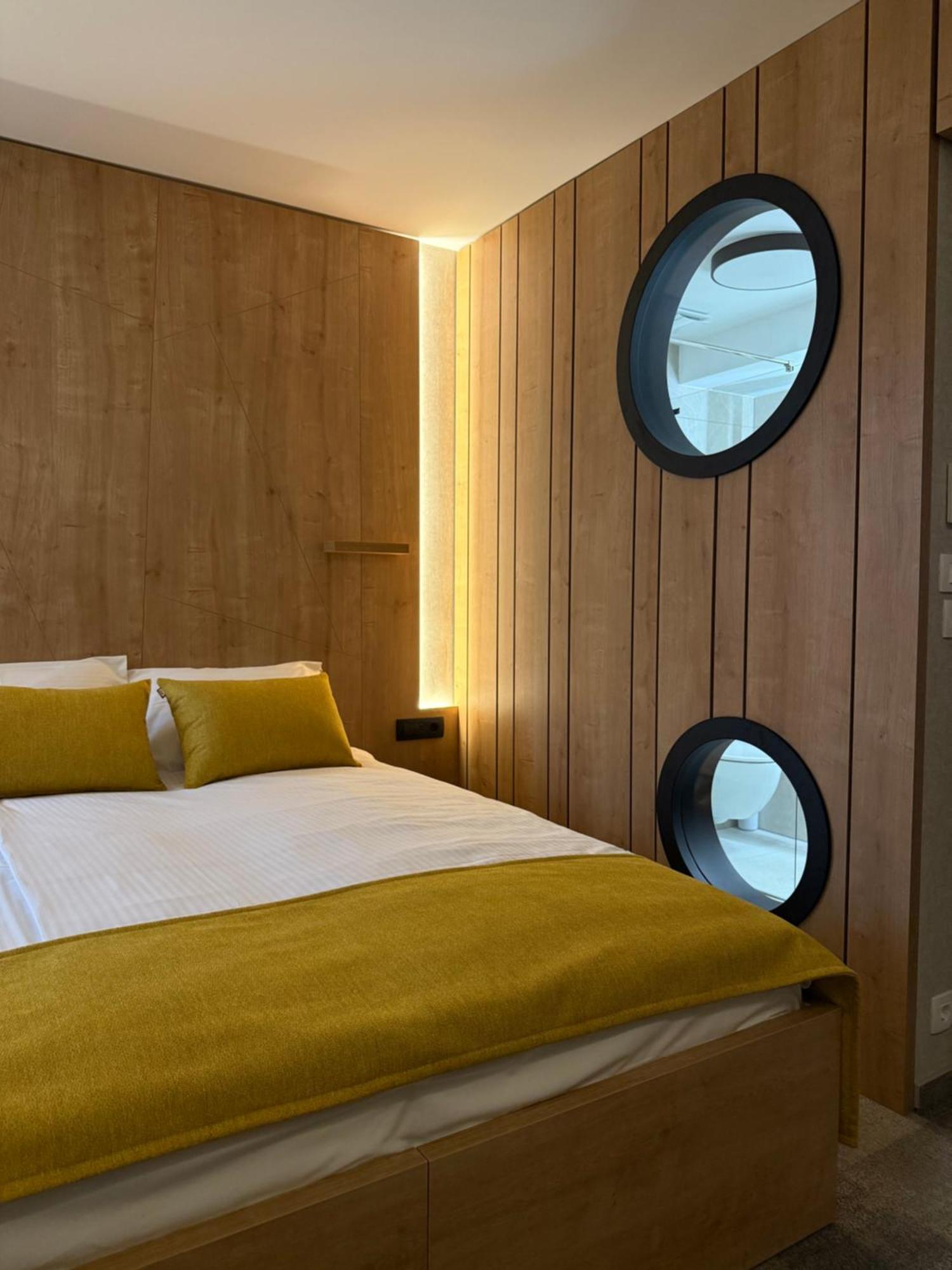 Hotel Mantova Vrhnika Eksteriør billede