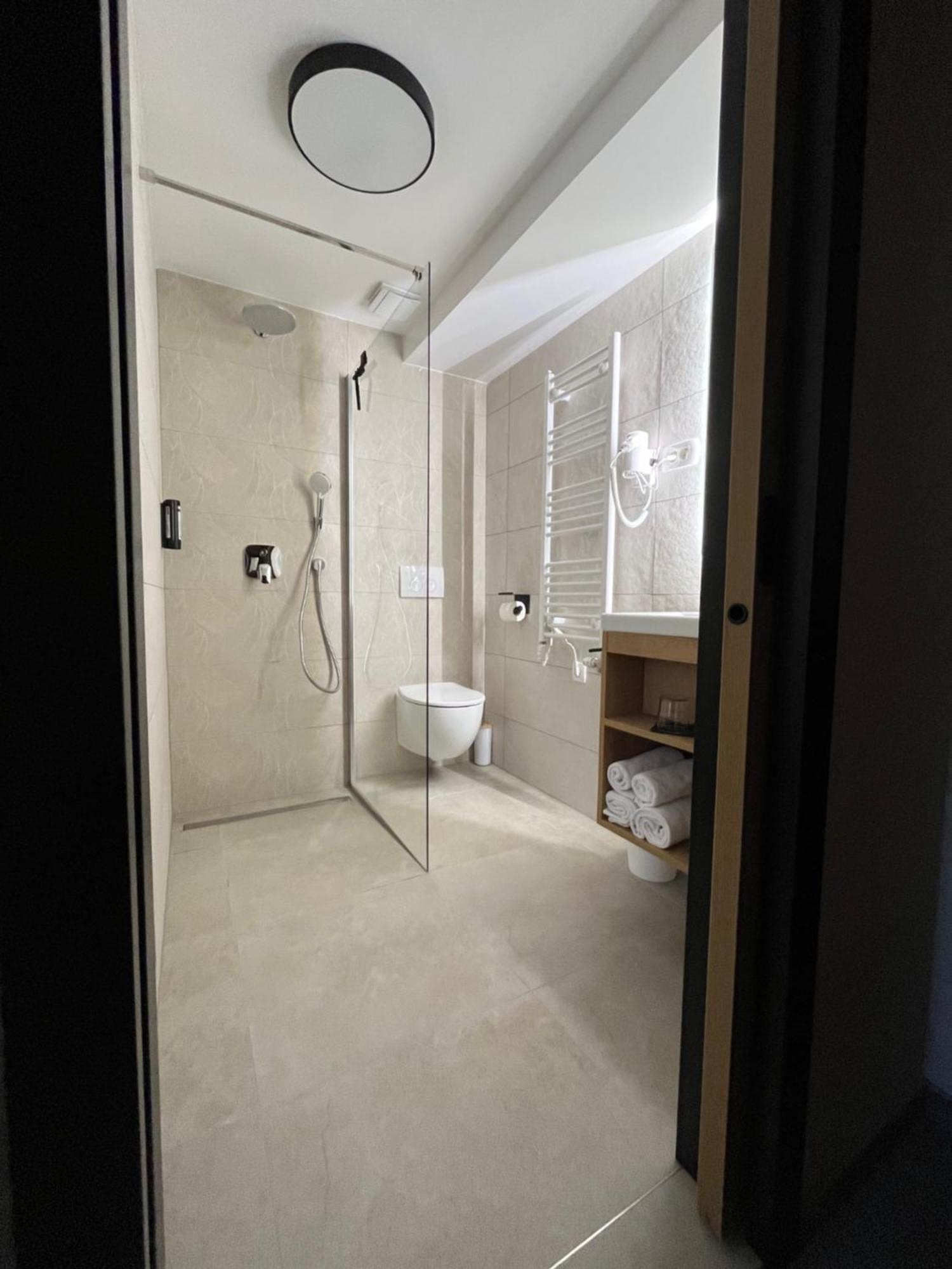 Hotel Mantova Vrhnika Eksteriør billede