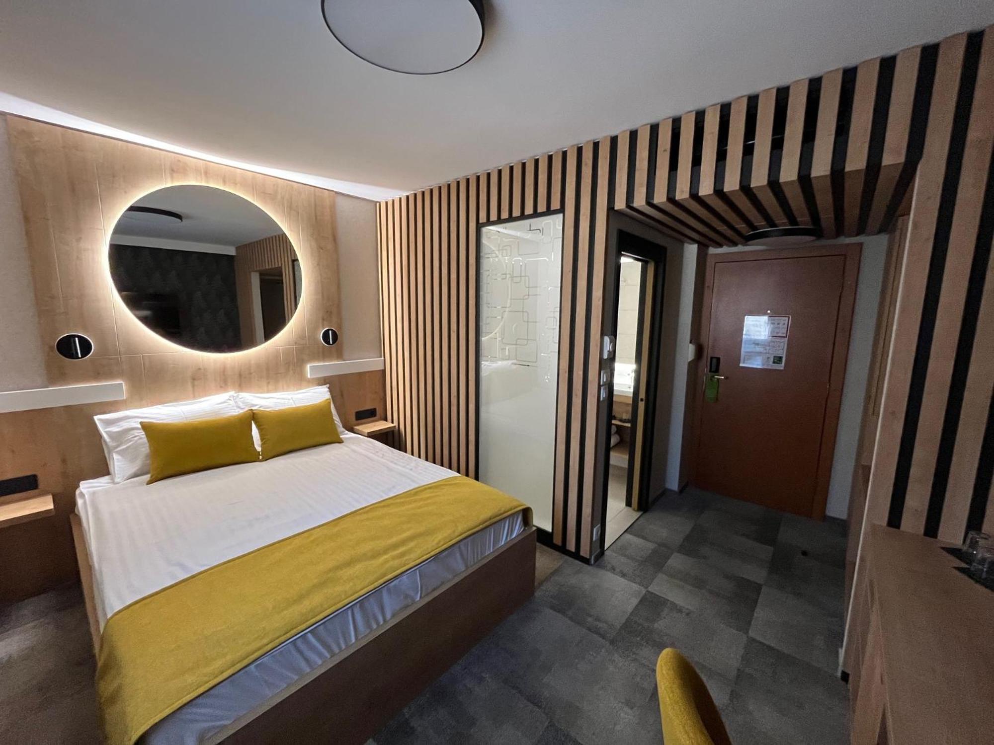 Hotel Mantova Vrhnika Eksteriør billede