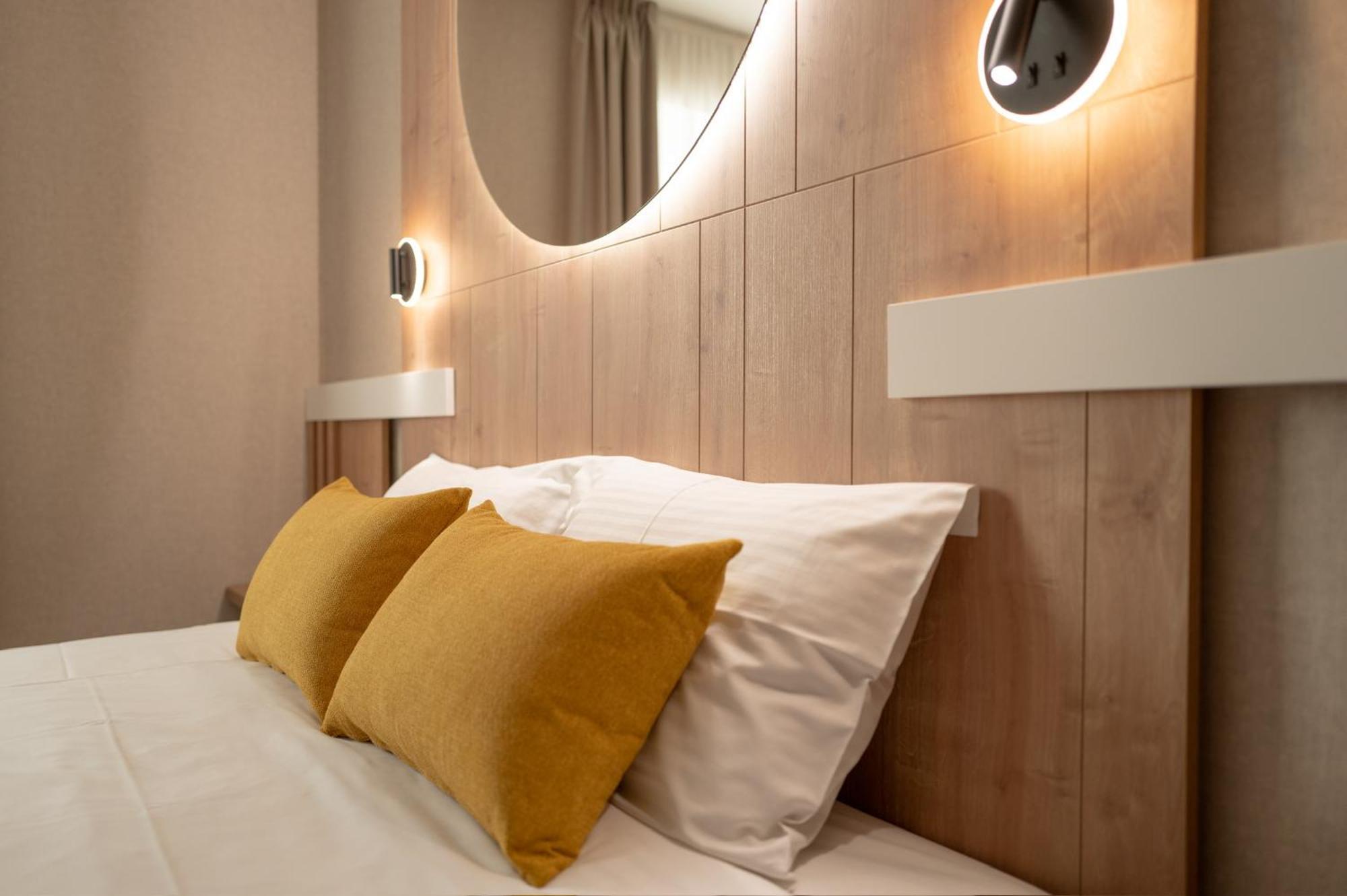 Hotel Mantova Vrhnika Eksteriør billede