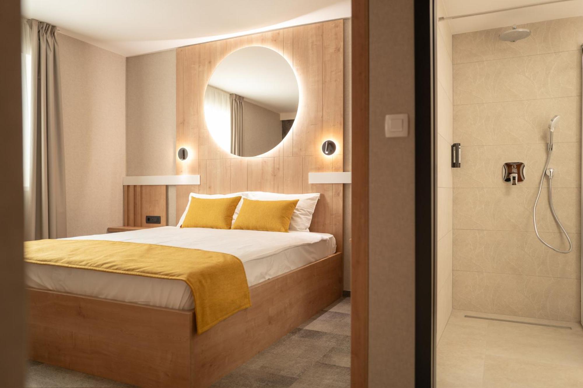 Hotel Mantova Vrhnika Eksteriør billede